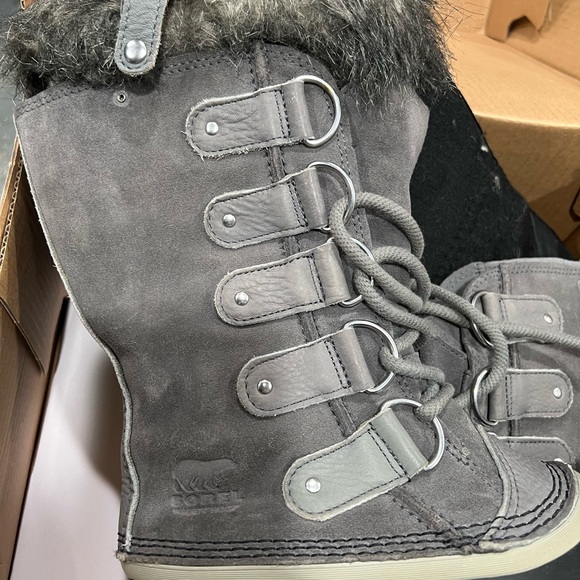 Sorel Winter Boots - Picture 3 of 4